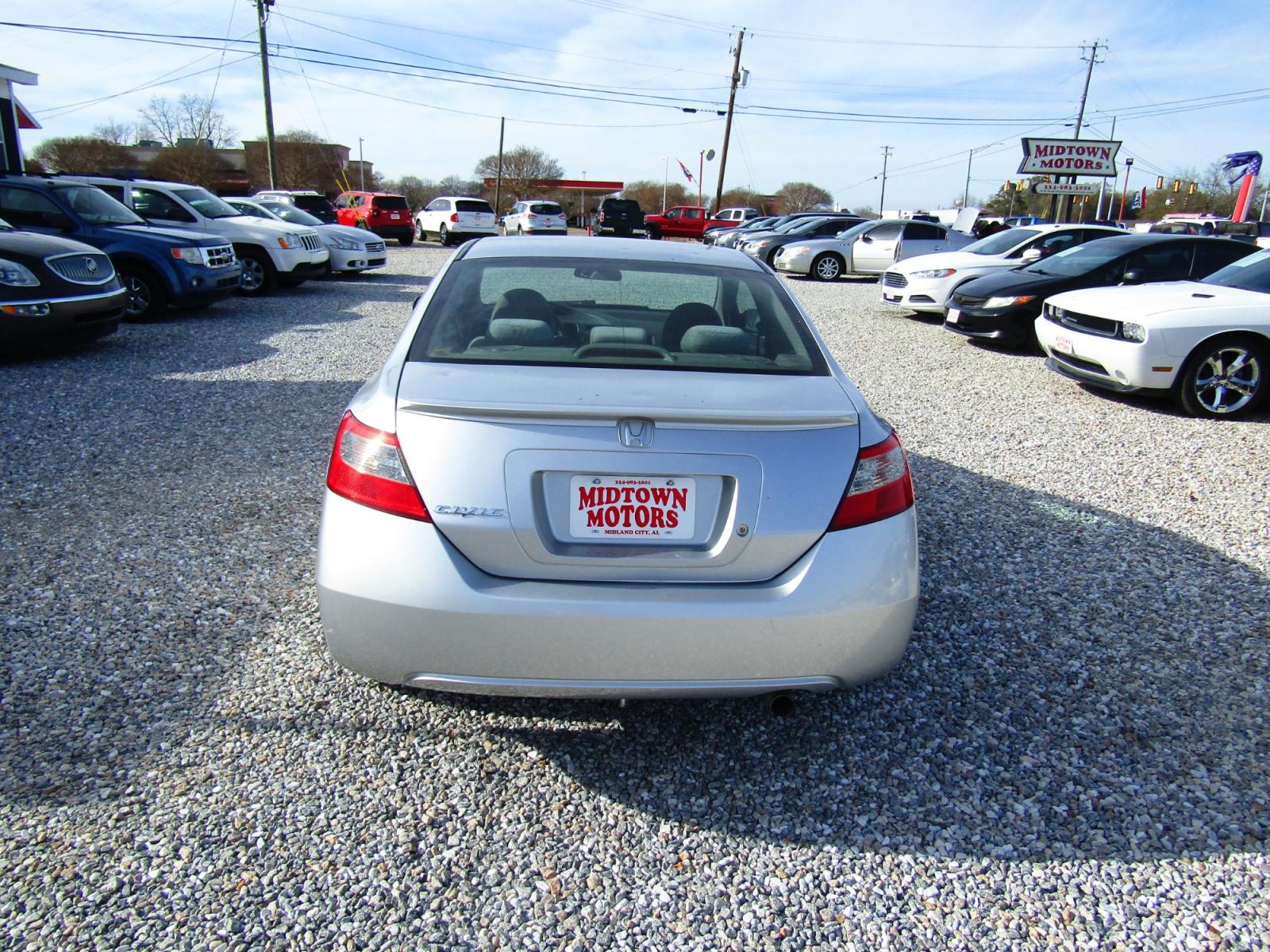 2011 Silver Honda Civic LX Coupe 5-Speed AT (2HGFG1B66BH) with an 1.8L L4 SOHC 16V engine, Automatic transmission, located at 15016 S Hwy 231, Midland City, AL, 36350, (334) 983-3001, 31.306210, -85.495277 - Photo #5